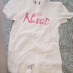 Nattid tröja + aoutograf  - Gin vot tröja me nattid märke och en nattid aoutograf