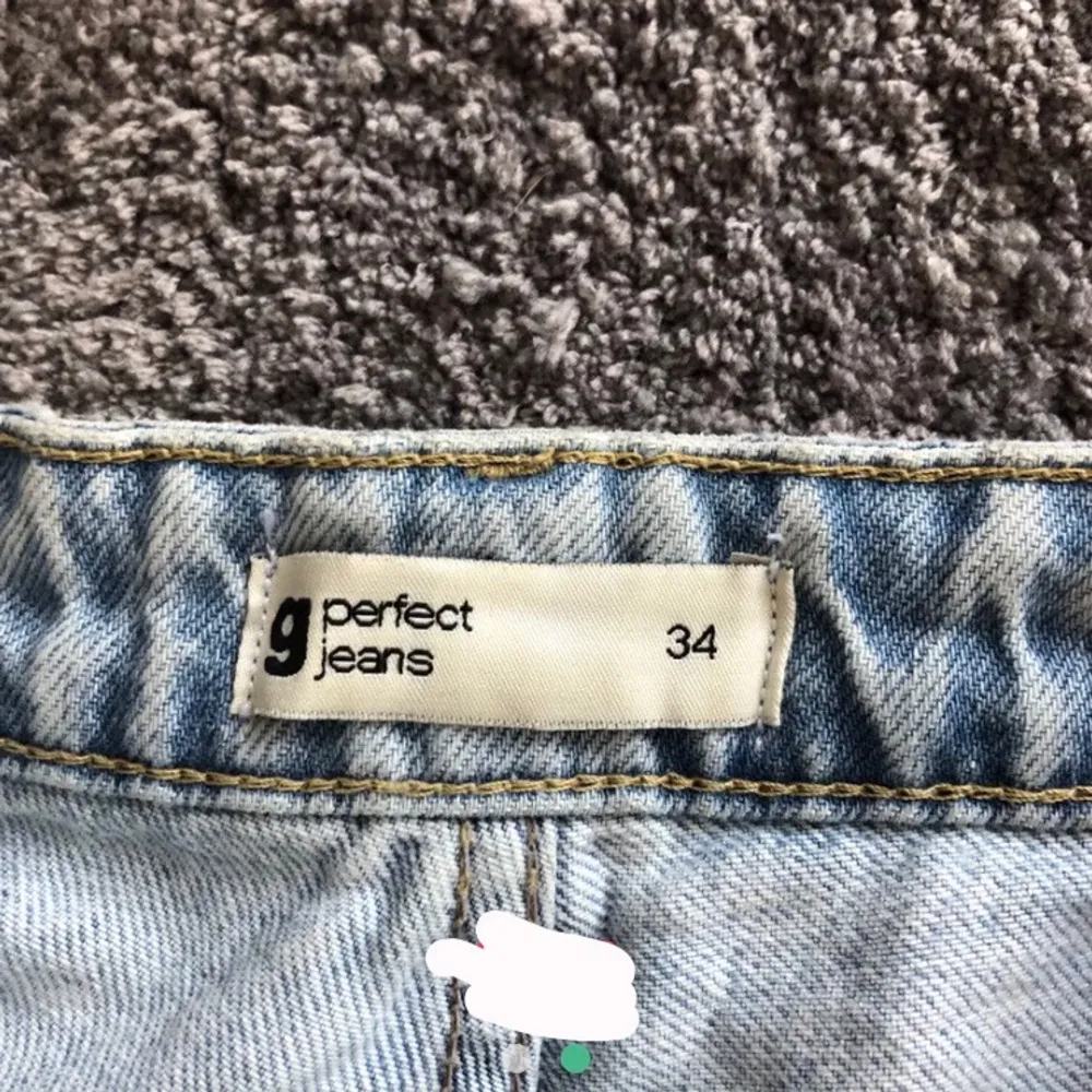 Mom jeans från Gina Tricot, (inte mina bilder). Jeans & Byxor.