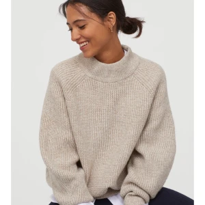 Supersnygg stickad tröja💞 - En superfin stickad tröja från hm💞skriv vid frågor och kan även byta mot något du säljer💞