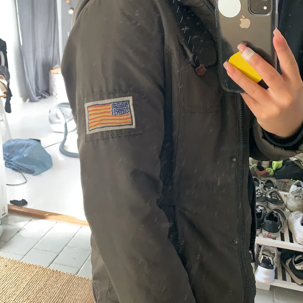 Super fin militärgrön jacka från Svea❤️ säljer pga storleken är för liten💞 pris kan diskuteras men köpare står för frakt. Jackor.