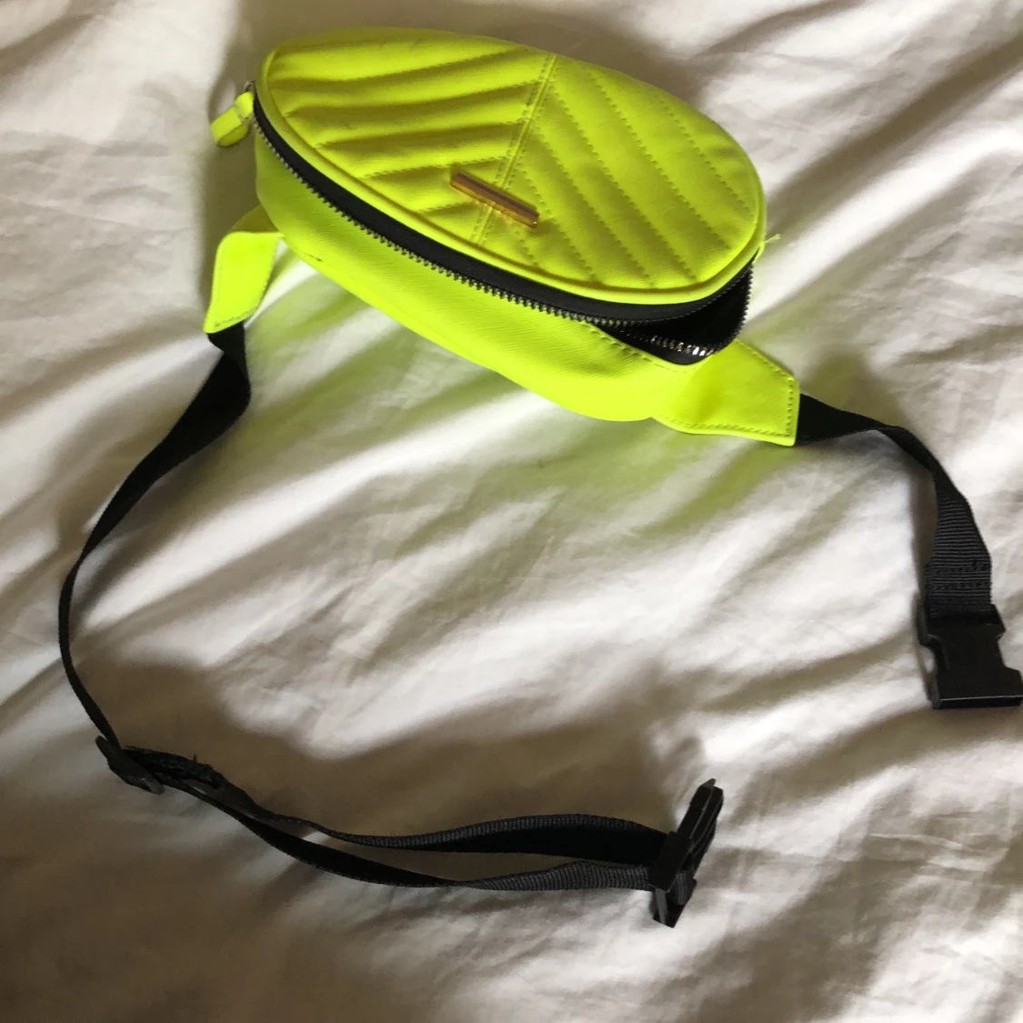 Neongul magväska  - 90