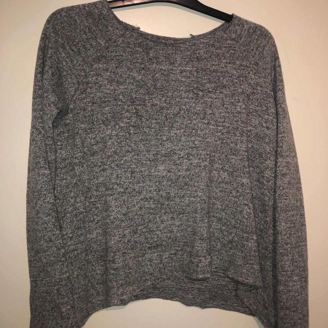 Grå stickad tröja