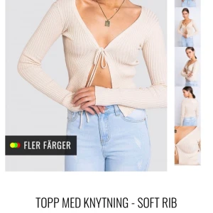 Topp med knytning - Säljer nu denna populära koftan i beige med ett till hörande linne. Både koftan och linnet är helt oanvända!💞150 för båda eller 100st