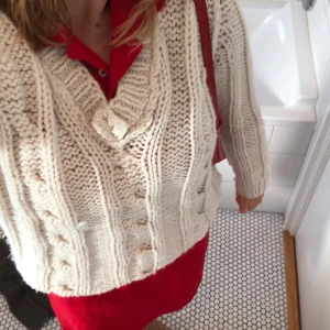 Ralph lauren klänning - Supersöt Ralph lauren klänning i riktigt bra skick. Jättefin med en tröja över eller bara som klänning. 100% bomull. Jag kan mötas upp i Stockholm eller frakta:) hör av er om ni har frågor. Köpa i butik kostar den mellan 900 och 1600kr