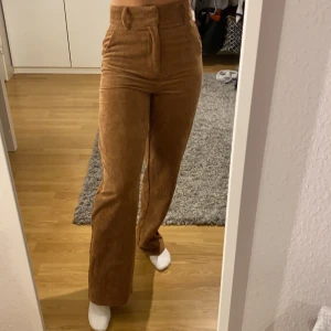 Manchester byxor - Säljer min Manchester byxor på grund av att jag har ett par likande hemma. Dem är super fina. Bud från 200kr. Frakt tillkommer!