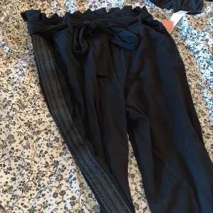 Finbyxor - Helt nya finbyxor med lappar kvar säljer pga fel storlek är strl m men passar strl L/XL