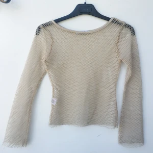  - Nättröja i beige! Frakt inkluderat i pris :)