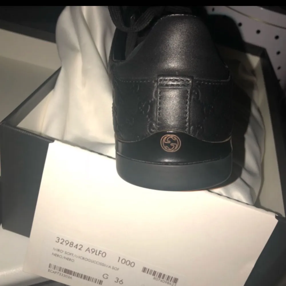 Gucci sneakers  Helt nye, med kasse og dustbags!  Nypris 5500kr. Skor.