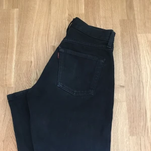  - Levis jeans 501  Strl: 27   Kan mötas i Stockholm eller frakta. (Köparen betalar frakten). Endast swish.  