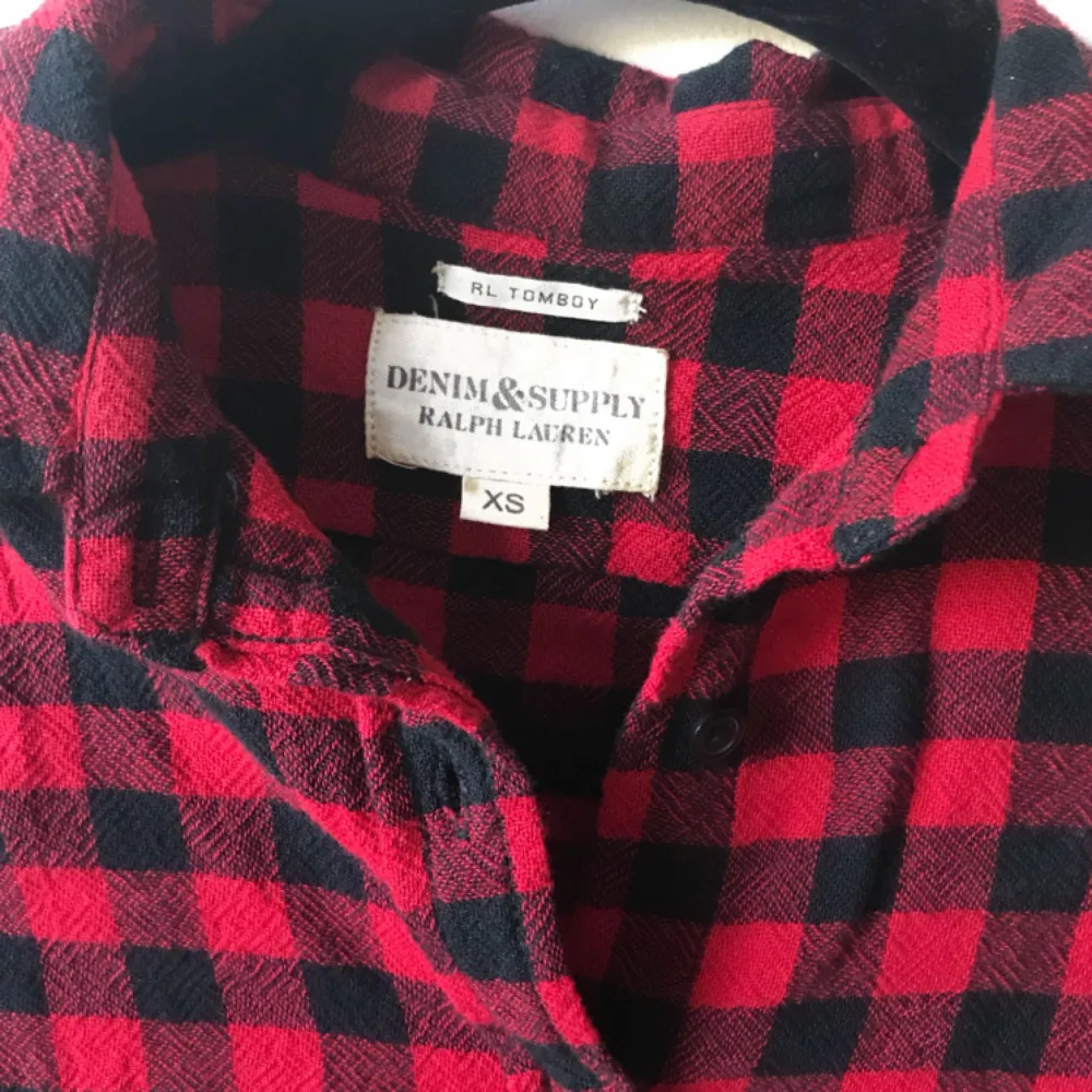 Skjorta från Ralph Lauren, använd endast en gång. Köpt för ca 900kr.. Skjortor.