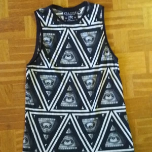  - Linne i en storlek M från Killstar.