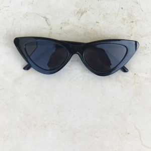  - Snygga solglasögon. Köparen står för frakten:)