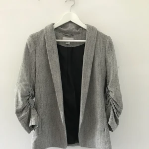  - Superfin kavaj från hm. Kan mötas upp i Stockholm/Gullmarsplan.