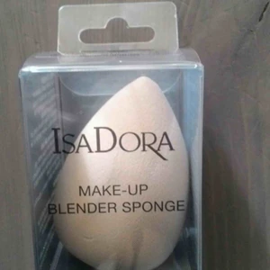  - Beatyblender oöppnad har 4 stycken.  Nypris: 89 kr/st (ca 40 kr billigare ink frakt.) Extremt bra hållbarhet och inte för hård. 50 ink frakt