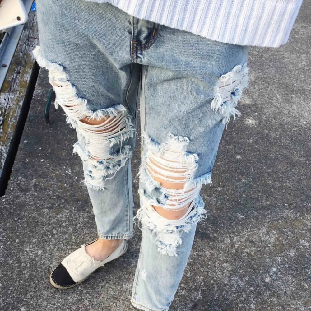 Märkesjeans från oneteaspoon med fina slitningar! . Jeans & Byxor.