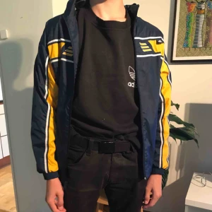  - Adidas windbreaker Köpt på Beyondretro Storlek S