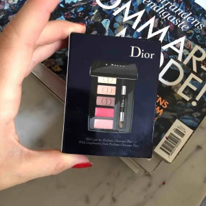  - Dior smink ögonskugga   Köparen står för frakten 