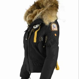  - En pjs jacka lite sliten men helt okej fråga efter mer bilder