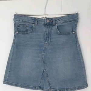  - Jeanskjol från GinaTricot