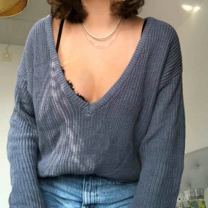  - Superfin v-ringad tjocktröja från Nakd 🐳 Köparen står för frakt men möts också upp i Sthlm!