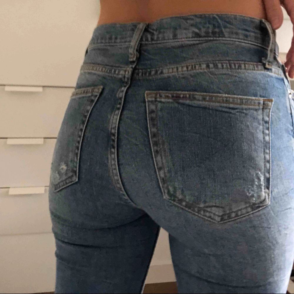 Snygga jeans från Zara i strl 36, . Jeans & Byxor.