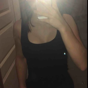  - Ett svart linne från Lindex:). 