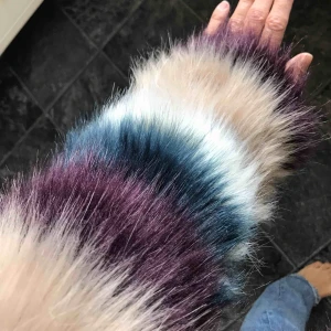  - Mysig och varm pälsjacka i fuskpäls från NAKD. Endast använd vid något enstaka tillfälle, som i nyskick! Säljer pga kommer tyvärr inte till användning längre. Köparen står för frakten 💌