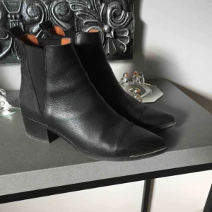  - Skor från Nilson shoes , i bra skick .