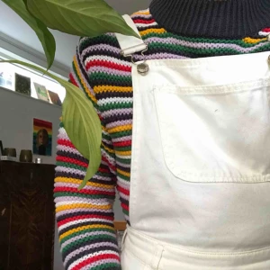  - mysig & färgglad stickad tröja ifrån Monki säljes, perfekt för lite kyligare väder. 