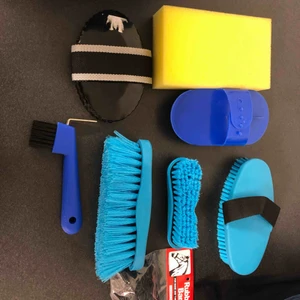  - Helt ny ryktväska med borstar m.m.!!! Aldrig använd, frakt ingår ej!💞💞