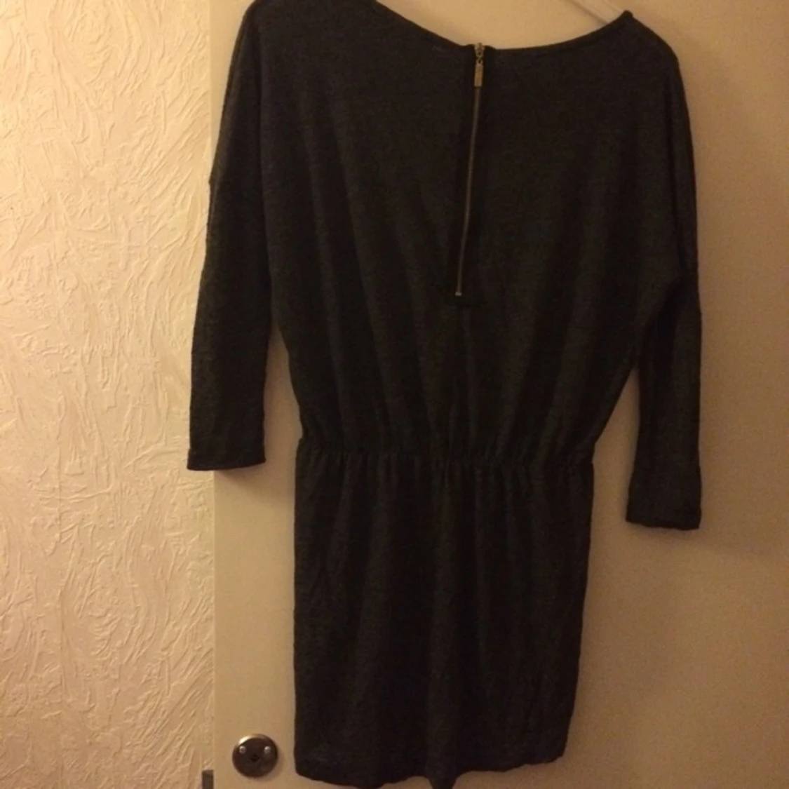 Mörkgrå klänning. Knappt använd. - 1416771240
