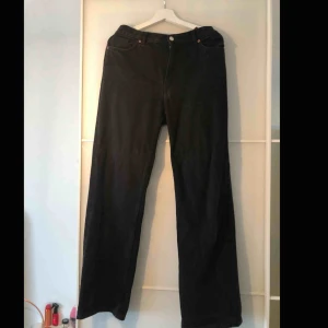  - Asnajs jeans I riktigt jeanstyg från monki som tyvärr är för små för mig. 