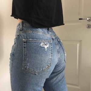 Bikbok x Angelica Blick✨ Jeans med slitningar i skön modell och snygg tvätt👌🏼👌🏼