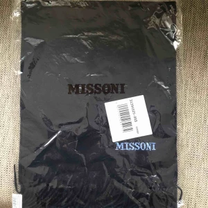  - Extremt snygg halsduk som är gjord av 100% cotton 