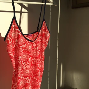 Linne Björn Borg  - Hur vackert linne som helst från Björn Borg. Materialet är väldigt elastiskt och skönt. XS-L skulle den passa. 