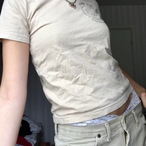 tintin tisha  - en så fin beige tintin t-shirt med tryck på ryggen💘säljer då jag ej använder längre!💓