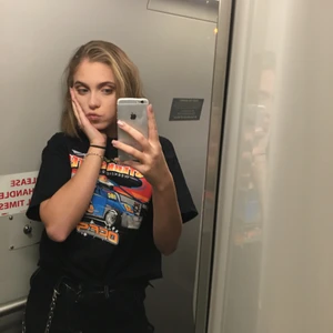 Oversized t shirt  - Super cool oversized t shirt köpt i USA. Pris 80kr plus frakt om du inte kan mötas i Stockholm!