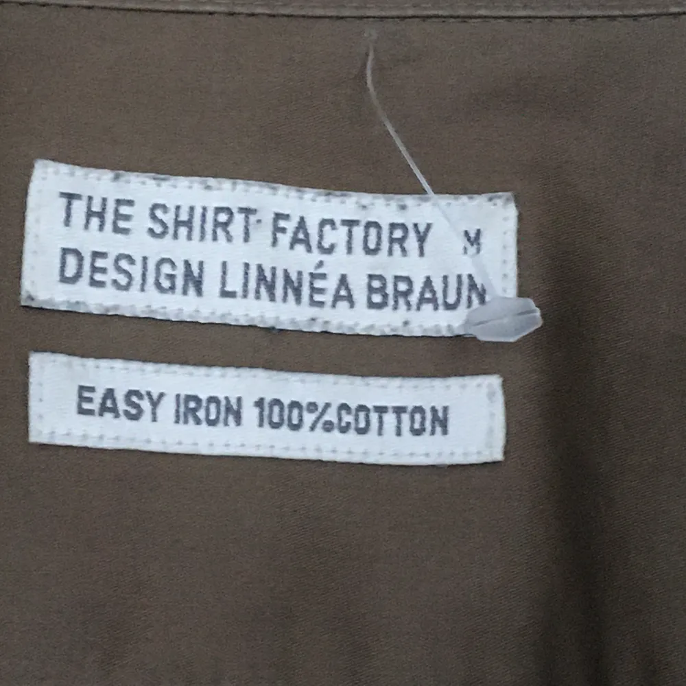The shirt factory design Linnea braun. Stl M . Fri frakt . Blusar.