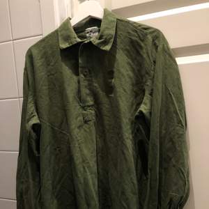 Säljer denna jätte fina M59 skjortan från det svenska försvaret.     Stolrek: 42/Large 