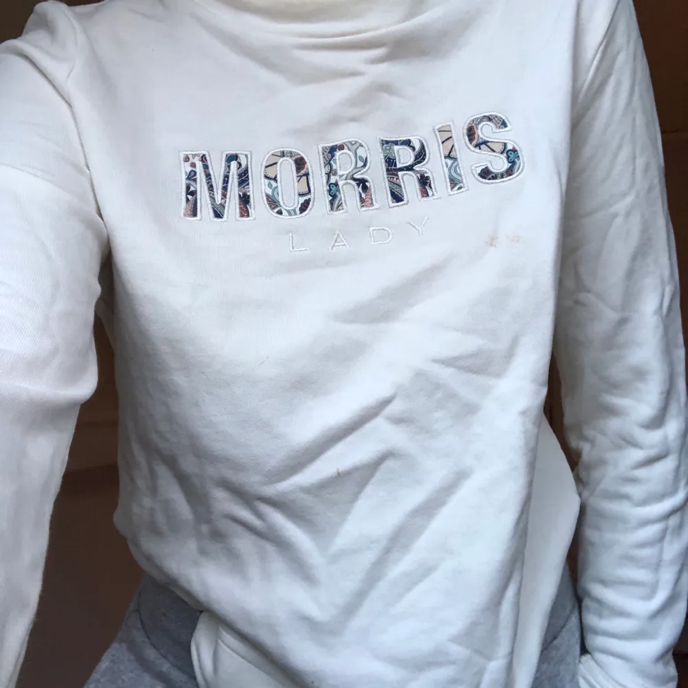 Morriströja köpt för ca 2 år sen💜. Tröjor & Koftor.
