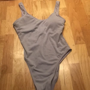 lila Baddräkt  - Säljer för 100 kr med gratis frakt!