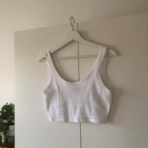 Ribbat linne från Gina, nyskick - Superfint linne från Gina Tricot i storlek M, nyskick! Priset är inklusive frakt 🌱😊