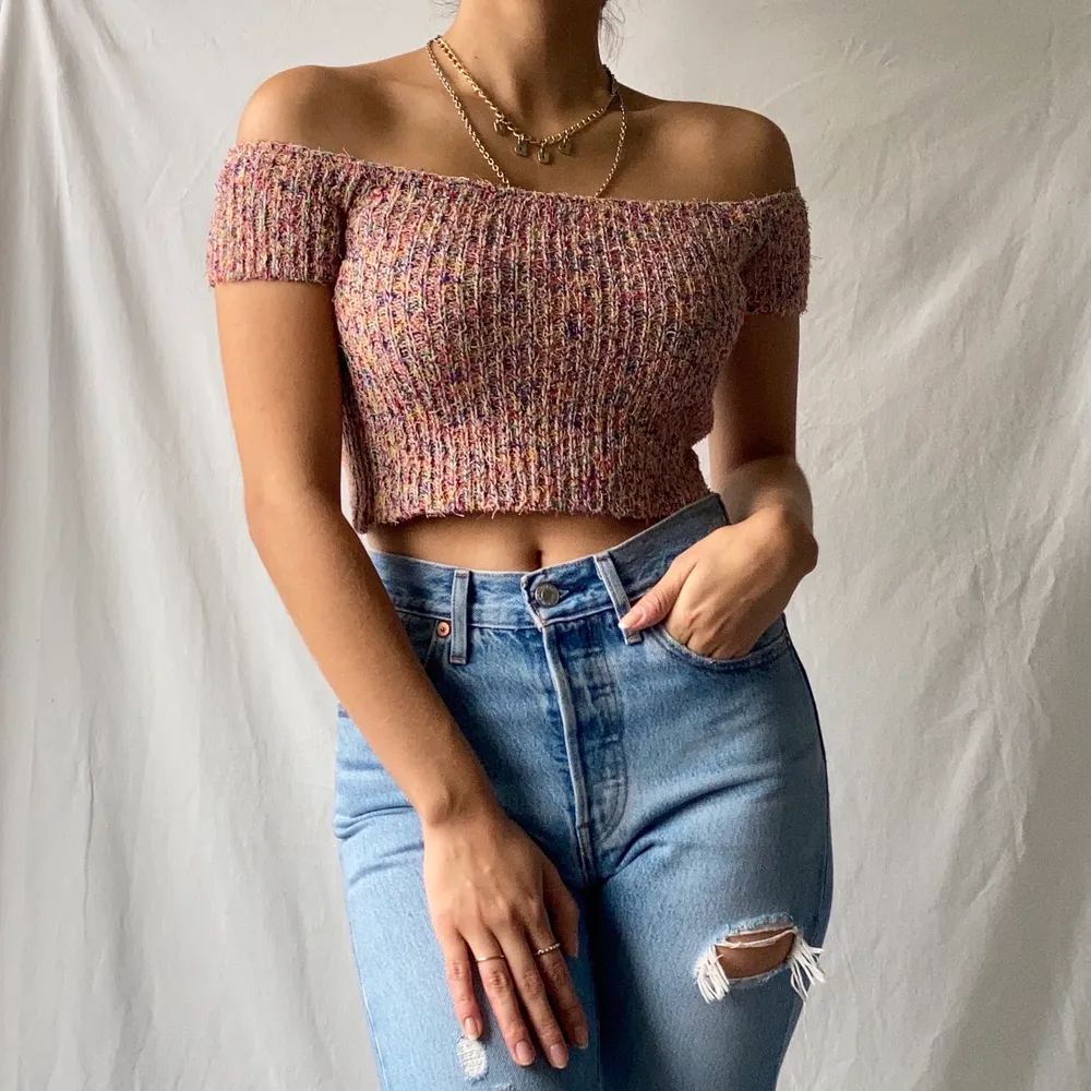 🌊 CUTE FLUFFY LITTLE MULTICOLOR OFF-SHOULDER TOP IN FUR-LIKE STRINGS OF FABRIC  • SIZE - EU 36 / S (fits XS too) • BRAND - Kimchi Blue (Urban Outfitters) • MATERIAL - Cotton  MY MEASUREMENTS • Height 161cm / 5'3