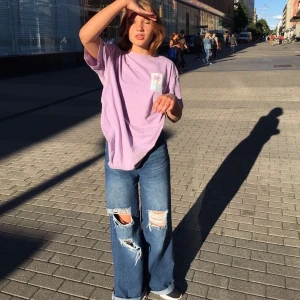 Fina jeans - Ganska nya jeans 🥰.       Budgivning blir om fler är intresserade 🥰 är 160 men vek upp byxorna då benen på dem är 108 cm