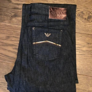 Armani jeans  - Knappt använda Armani jeans. Säljer pga för stora. Kunden står för frakten 