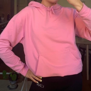 Hoodie - Rosa hoodie från Carlings (Stay) i storlek M. Knappt använd!