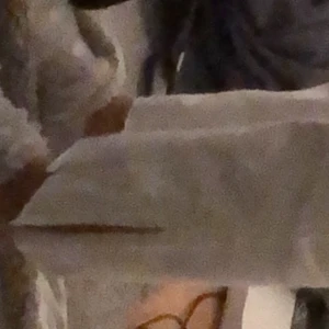 Så fina byxor ifrån zara! - Fina byxor från zara med slits! Lägger upp dom här eftersom att mitt förra loggades ut! Köparen står för frakt! Skriv för mer bilder. Mom jeans!