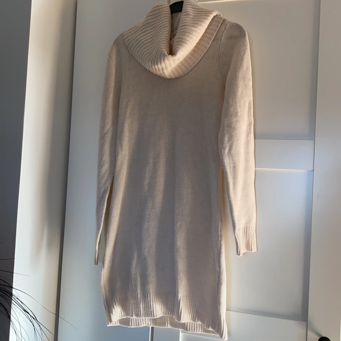 beige stickad klĂ€nningđ€đ€