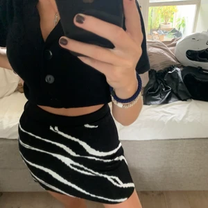 Kjol - Jätteskön kjol från Weekday, väldigt bra skick! 