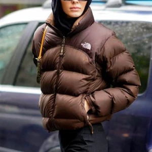 The north face jacka - Säljer denna bruna the north face jackan i strlk xs ungefär. Budgivning ifall mänga intresserade börjar på 500kr❤️